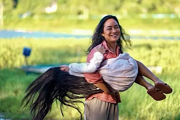 Sinonim Bawa Watak Seram & Bakat Dipuji, Baru Rai Birthday Ke-46 Wajah Awet Muda Maya Karin Jadi Tumpuan!