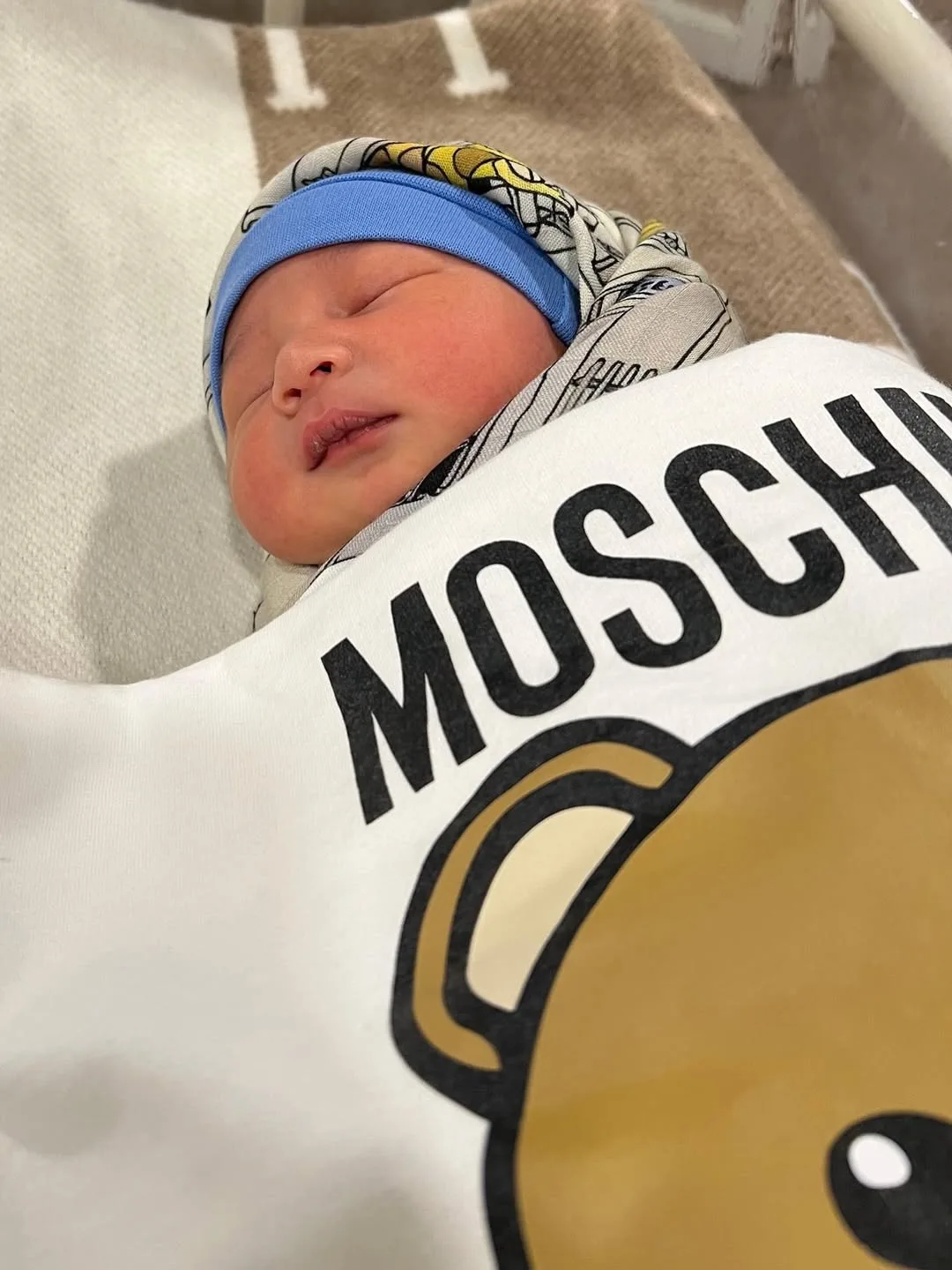 Datin Sri Muhaini Zainal Abidin Bahagia Sambut Hari Jadi ke-64 Dikelilingi Anak Cucu