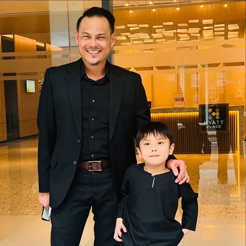 Miliki 12 Cawangan Kedai Kopi, Adam Corrie Terima Anugerah Tokoh Muallaf Atas Kejayaan Dalam Bisnes!