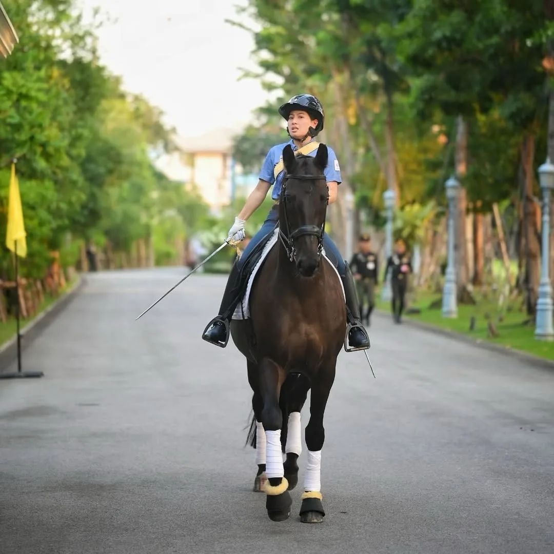 Bukan Sekadar Puteri Diraja Thailand, Sirivannavari Juga Pereka Fesyen & Atlet Ekuestrian!