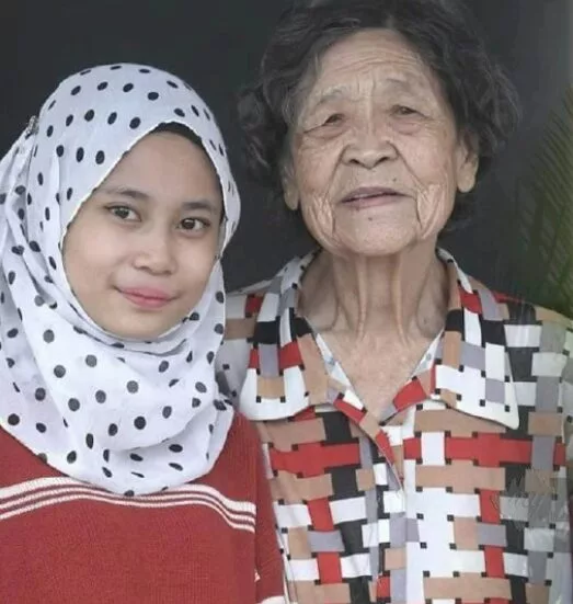 Kebanggaan ‘Laoshi’ Rohana Kini Bergelar Graduan Dengan Keputusan Cemerlang!