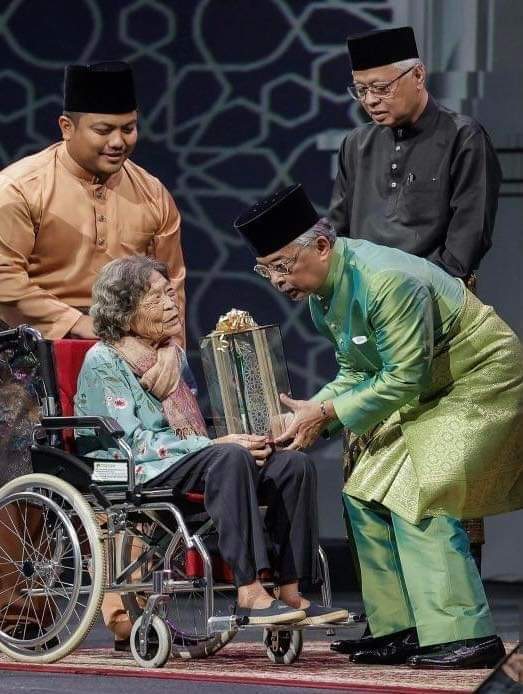 Kebanggaan ‘Laoshi’ Rohana Kini Bergelar Graduan Dengan Keputusan Cemerlang!