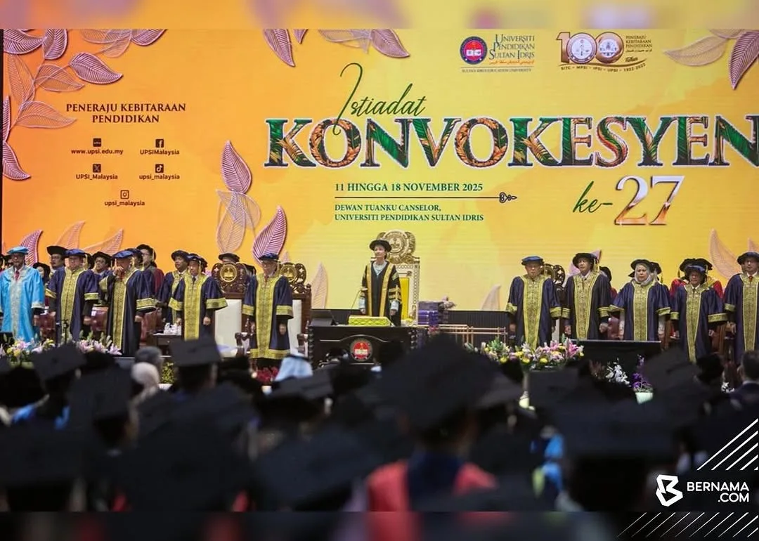 Air Mata Tuanku Zara Di Pentas Konvokesyen Ijazah Anumerta Buat Arwah Nurly & Fatin 9 Air Mata Tuanku Zara Di Pentas Konvokesyen Ijazah Anumerta Buat Arwah Nurly & Fatin