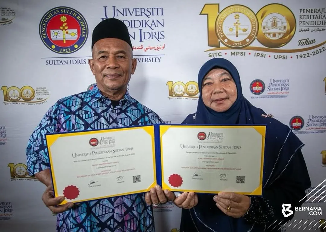 Air Mata Tuanku Zara Di Pentas Konvokesyen Ijazah Anumerta Buat Arwah Nurly & Fatin 14 Air Mata Tuanku Zara Di Pentas Konvokesyen Ijazah Anumerta Buat Arwah Nurly & Fatin