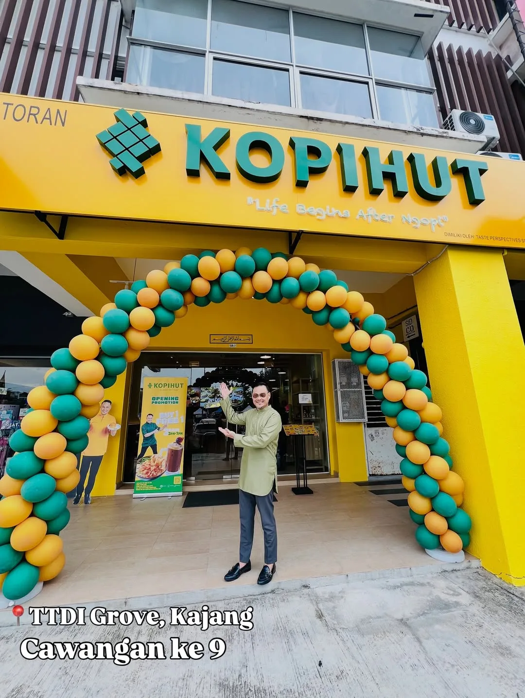 Miliki 12 Cawangan Kedai Kopi, Adam Corrie Terima Anugerah Tokoh Muallaf Atas Kejayaan Dalam Bisnes!