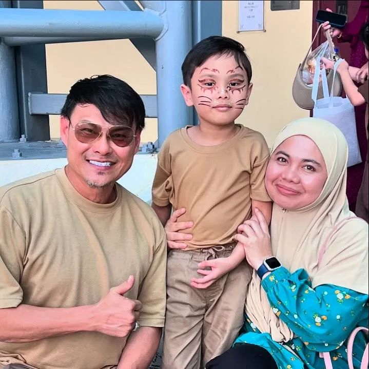 Miliki 12 Cawangan Kedai Kopi, Adam Corrie Terima Anugerah Tokoh Muallaf Atas Kejayaan Dalam Bisnes!