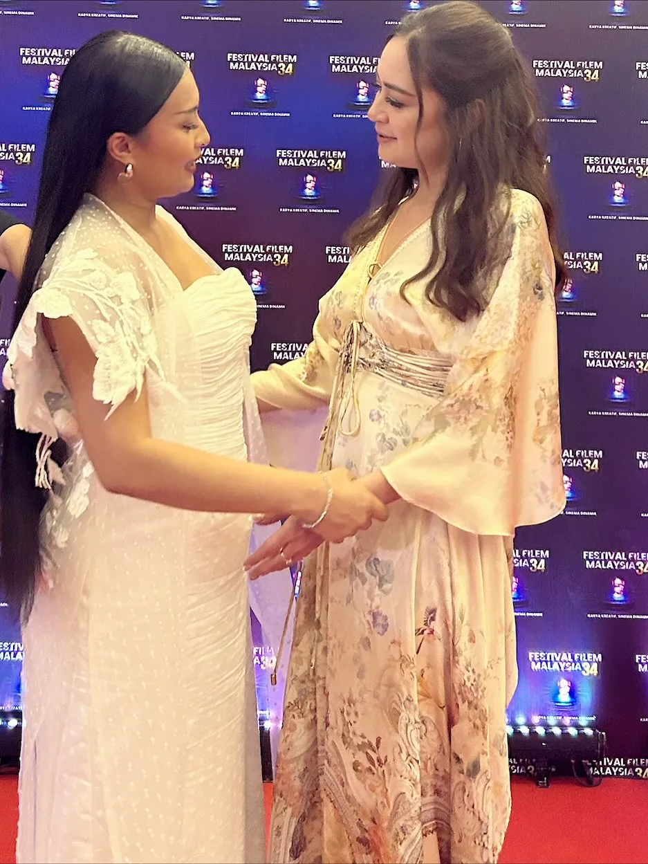 Sinonim Bawa Watak Seram & Bakat Dipuji, Baru Rai Birthday Ke-46 Wajah Awet Muda Maya Karin Jadi Tumpuan!