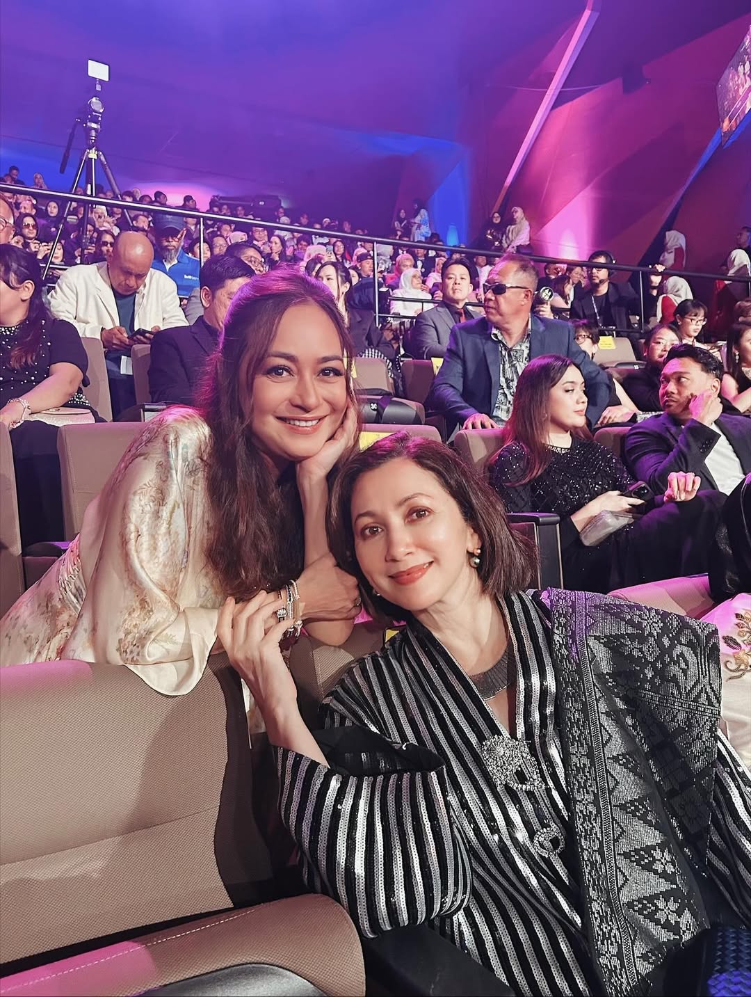 Sinonim Bawa Watak Seram & Bakat Dipuji, Baru Rai Birthday Ke-46 Wajah Awet Muda Maya Karin Jadi Tumpuan!