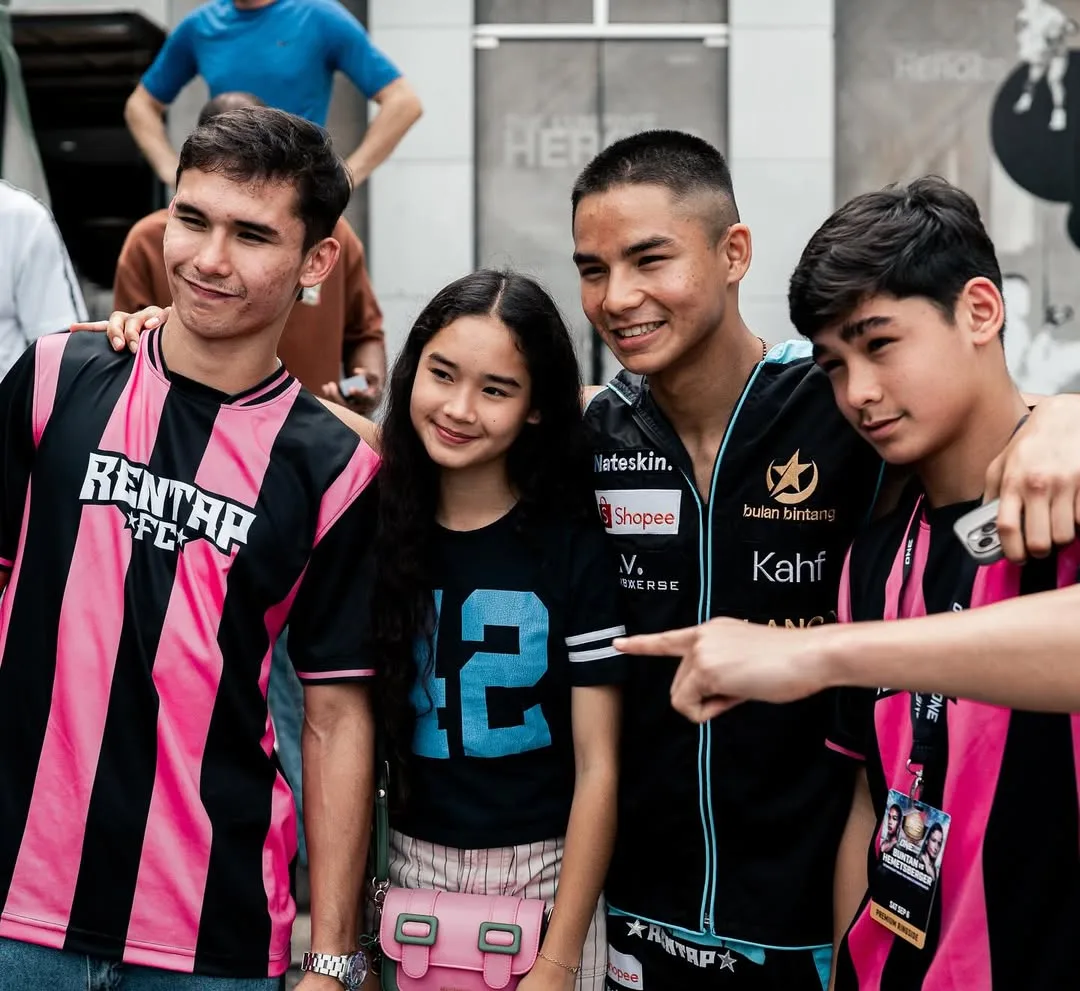 Pesona Ibu Johan Ghazali Asal Amerika, Jennana Johnson ‘Fit’ Usia 40an & Bekas Jaguh Muay Thai!