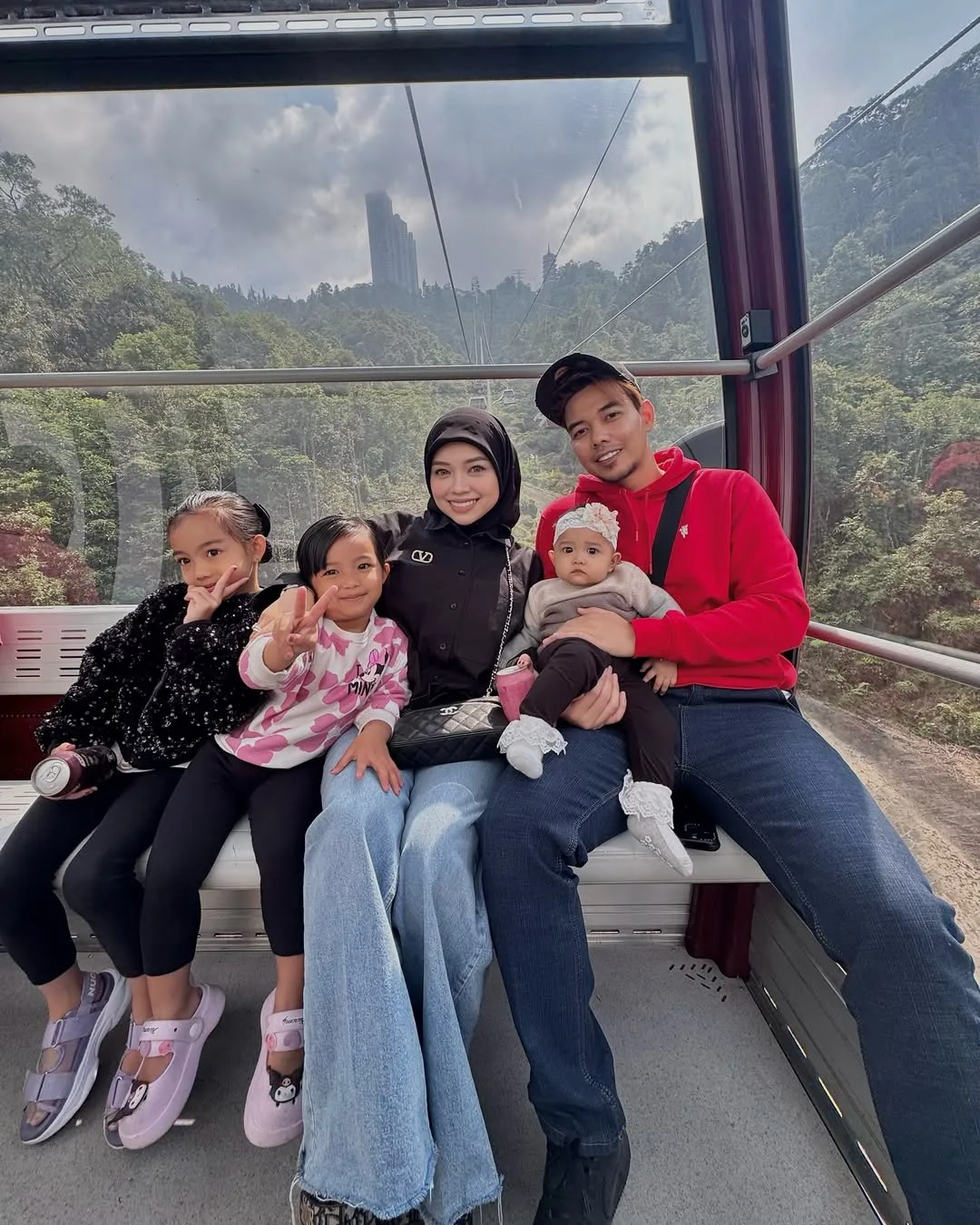 “Bawa Semua Family Ke Tanah Suci,” Usahawan Sukses Leeyana Rahman Tunai Nazar Lepas Ayahnya Kembali Sihat!