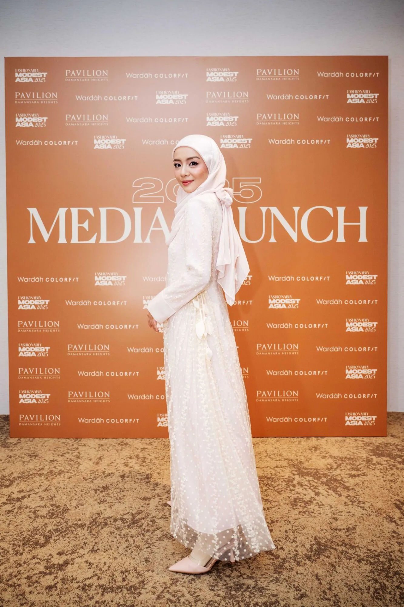 Selebriti Terkenal & Fesyen Jadi Ikutan, Mira Filzah Akui Mentua Datuk Mastura Lebih Pandai Bergaya, “Ibu Lagi Fesyen Daripada Saya”! 17 Selebriti Terkenal & Fesyen Jadi Ikutan, Mira Filzah Akui Mentua Datuk Mastura Lebih Pandai Bergaya, “Ibu Lagi Fesyen Daripada Saya”!