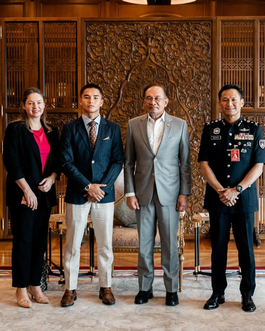 Pesona Ibu Johan Ghazali Asal Amerika, Jennana Johnson ‘Fit’ Usia 40an & Bekas Jaguh Muay Thai!