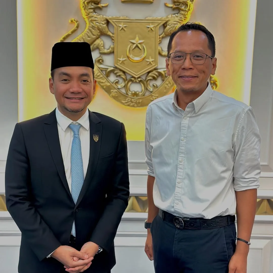 Tamat Pengajian & Genggam Diploma, Kejayaan Shahrol Shiro Dari Pelawak Kini Ceburi Politik Bukti Kemampuan Diri! 21 Tamat Pengajian & Genggam Diploma, Kejayaan Shahrol Shiro Dari Pelawak Kini Ceburi Politik Bukti Kemampuan Diri!