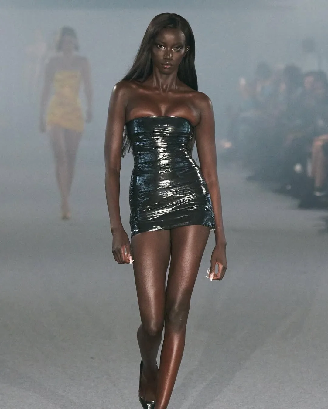 Anok Yai, Kenali Gadis Sudan & Supermodel Kulit Hitam Pertama Dinobatkan Model of the Year 2025