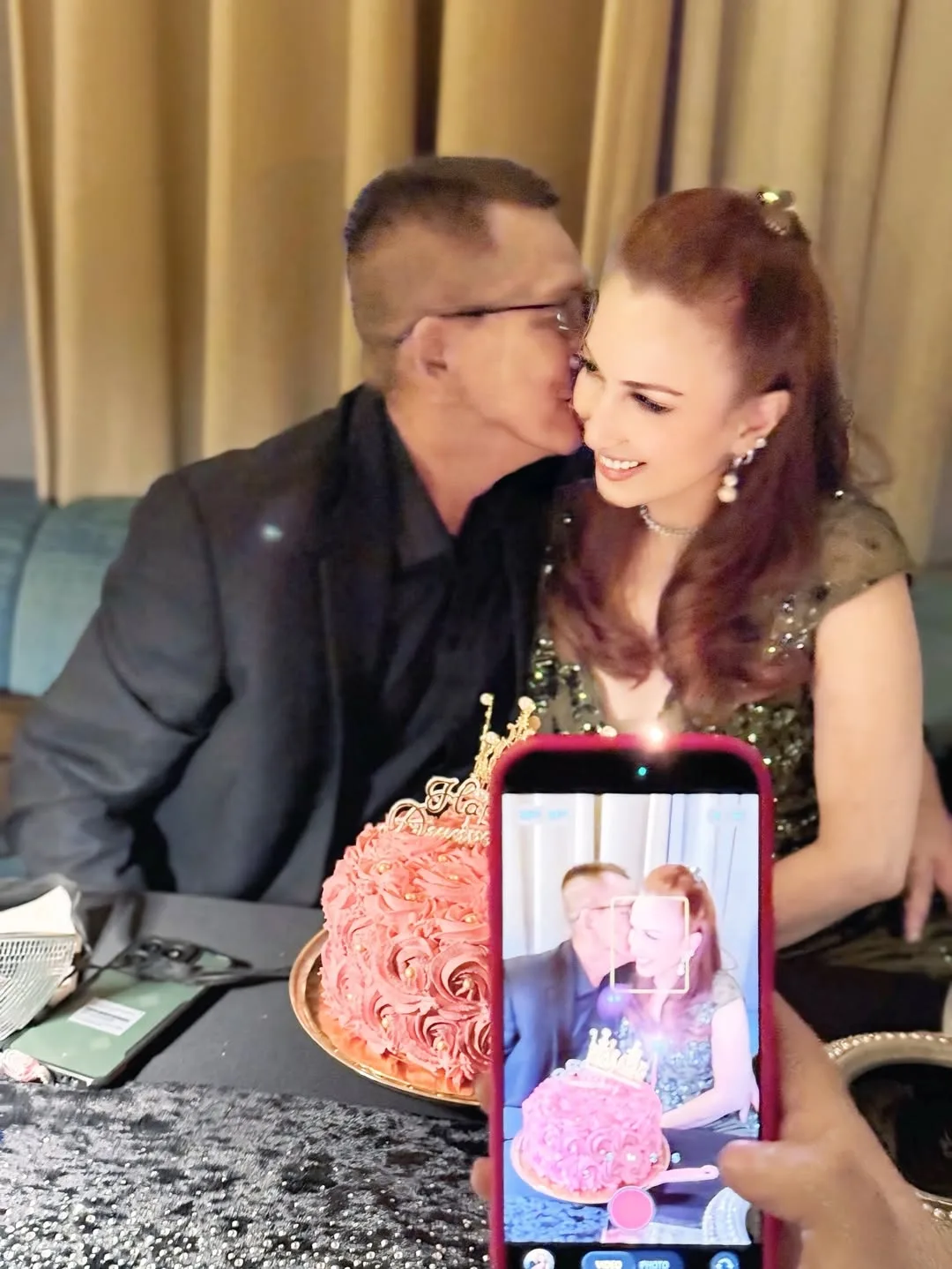 “Happy 10 Years Hubby!” Datin Seri Maria Farida Bahagia 10 Tahun Jadi Suri Hati Datuk Seri Rahman! 13 “Happy 10 Years Hubby!” Datin Seri Maria Farida Bahagia 10 Tahun Jadi Suri Hati Datuk Seri Rahman!