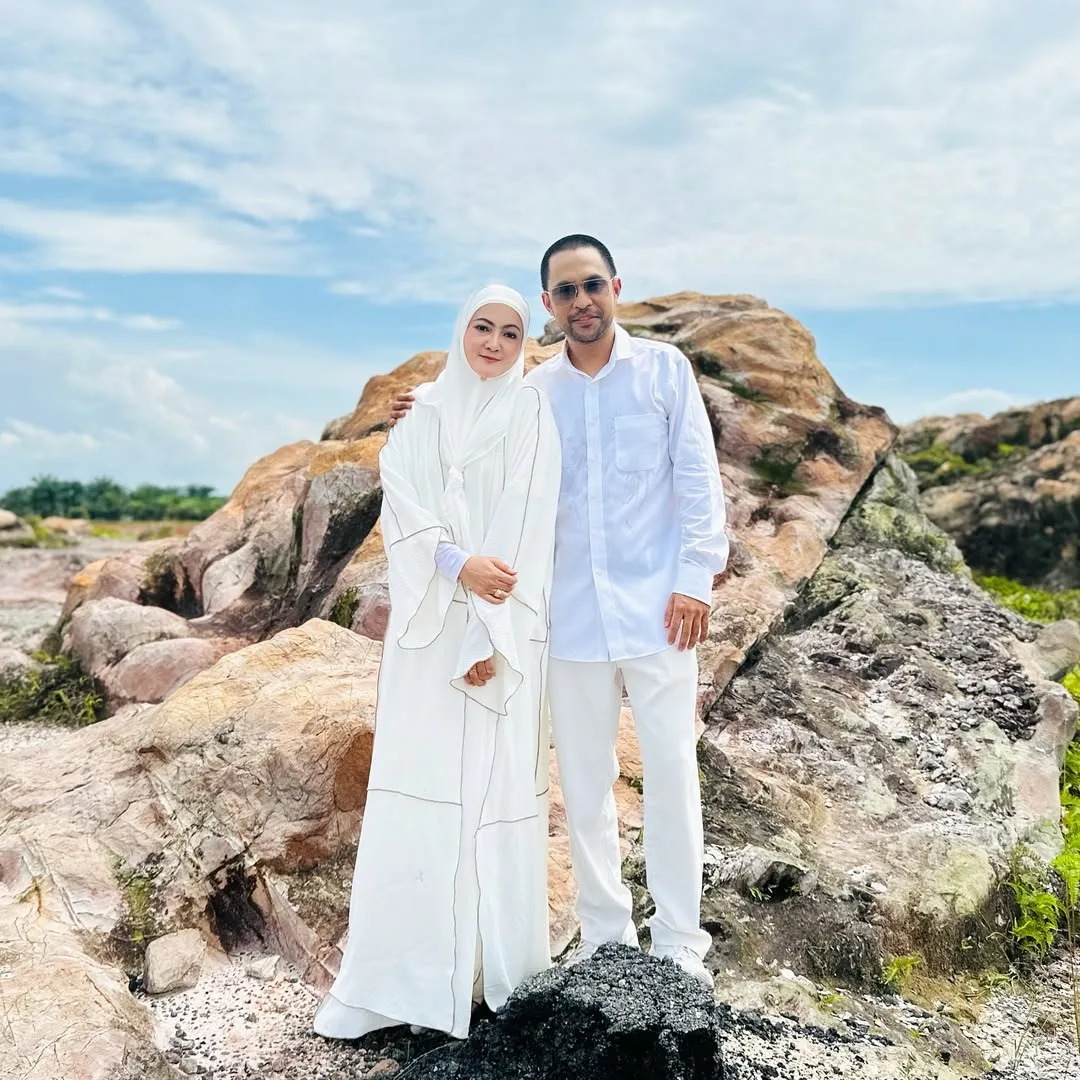 Bahagia Di Samping Puteri Tunggal, Ekin & Mawi Syukur Usia Perkahwinan Cecah 17 Tahun!