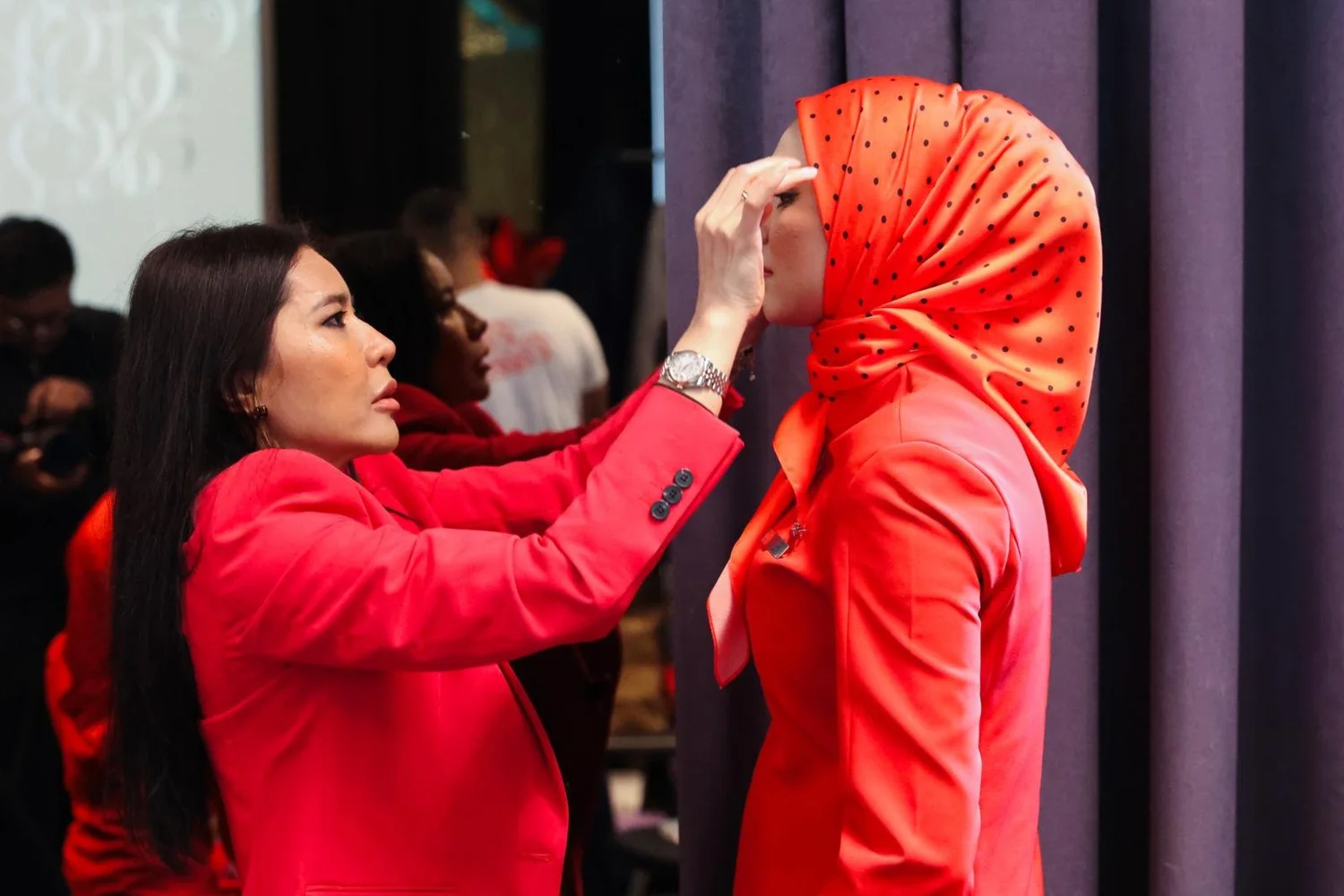 Kru Kabin AirAsia Kini Boleh Berhijab, Kemenangan Terindah & Bersejarah Buat Industri Penerbangan Malaysia