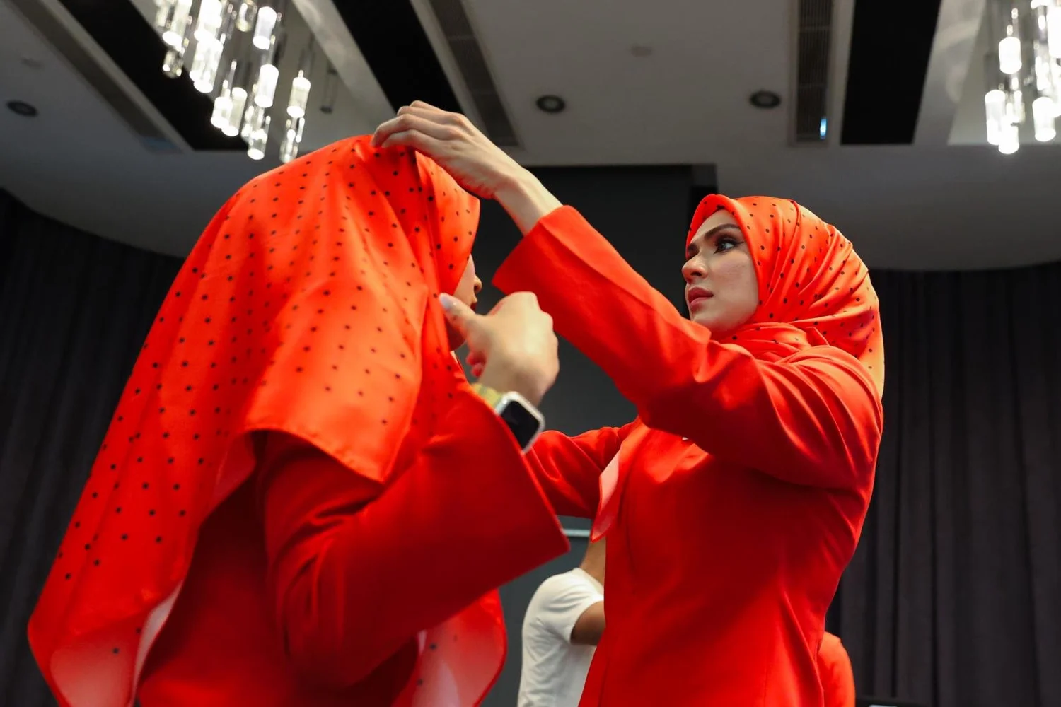 Kru Kabin AirAsia Kini Boleh Berhijab, Kemenangan Terindah & Bersejarah Buat Industri Penerbangan Malaysia