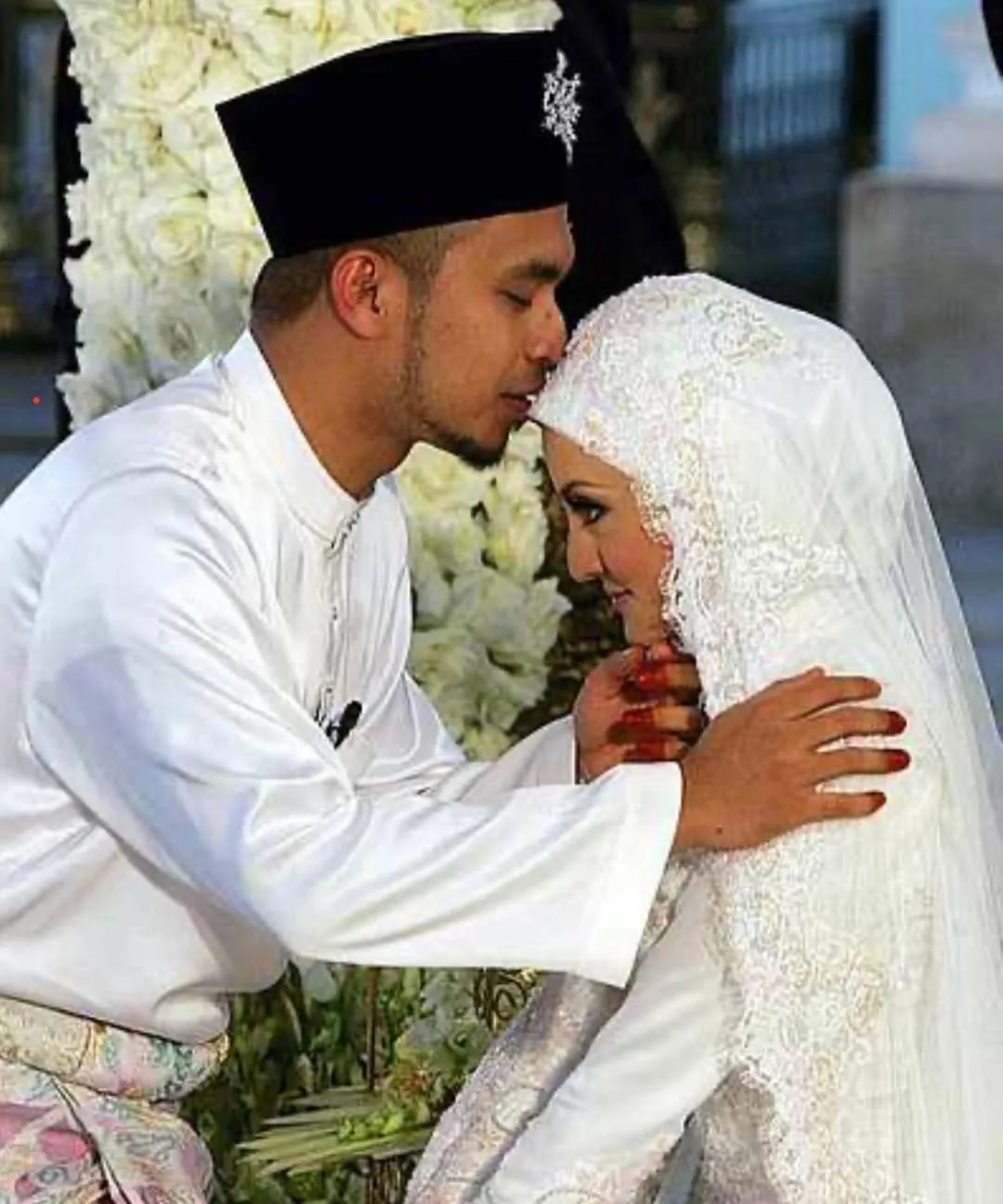 Bahagia Di Samping Puteri Tunggal, Ekin & Mawi Syukur Usia Perkahwinan Cecah 17 Tahun!