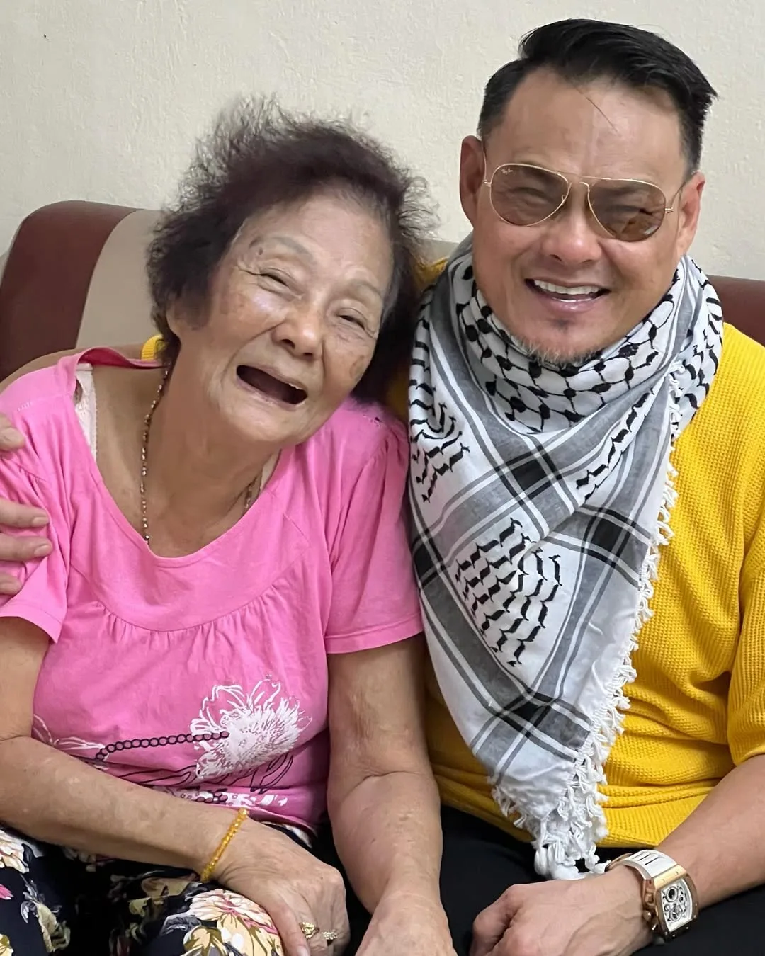 Ibu Adam Corrie Meninggal Dunia, “Walau Saya & Ibu Berlainan Agama, Saya Tetap Di Sisi Hingga Akhirnya.”