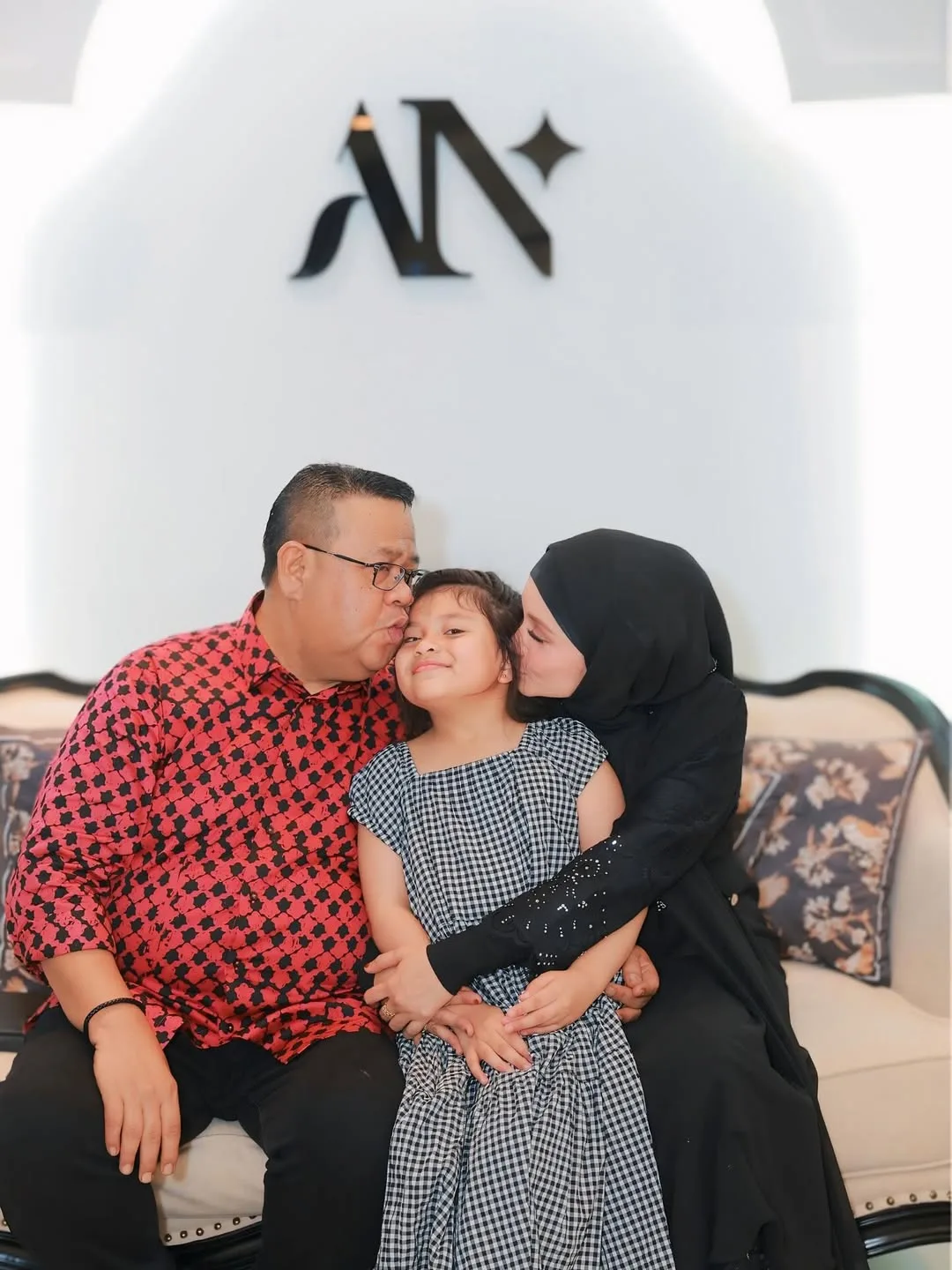 “Insan Yang Sangat Baik Budi,” Datin Anne Ngasri Tuju Ucapan Istimewa Buat Suami Sempena Anniversary Ke-13!