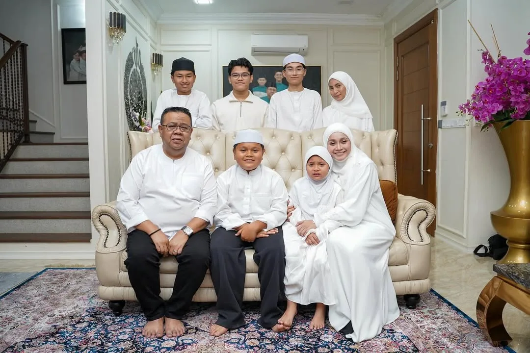 “Insan Yang Sangat Baik Budi,” Datin Anne Ngasri Tuju Ucapan Istimewa Buat Suami Sempena Anniversary Ke-13! 16 “Insan Yang Sangat Baik Budi,” Datin Anne Ngasri Tuju Ucapan Istimewa Buat Suami Sempena Anniversary Ke-13!