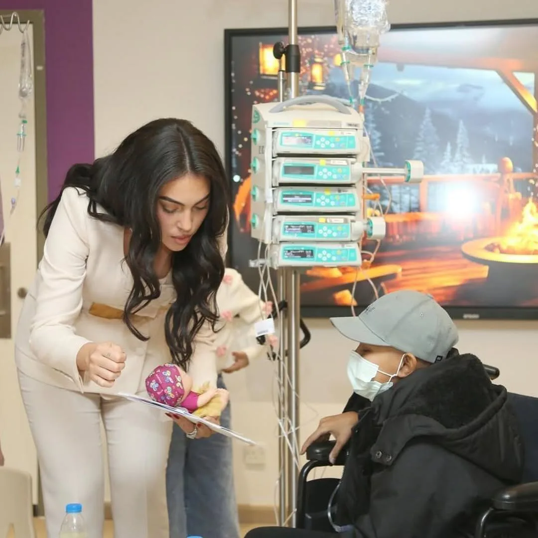 Sisi Pemurah Georgina Ratu Hati Ronaldo, Walau Hidup Mewah Suka Kongsi Rezeki & Lawat Kanak-Kanak Di Hospital!