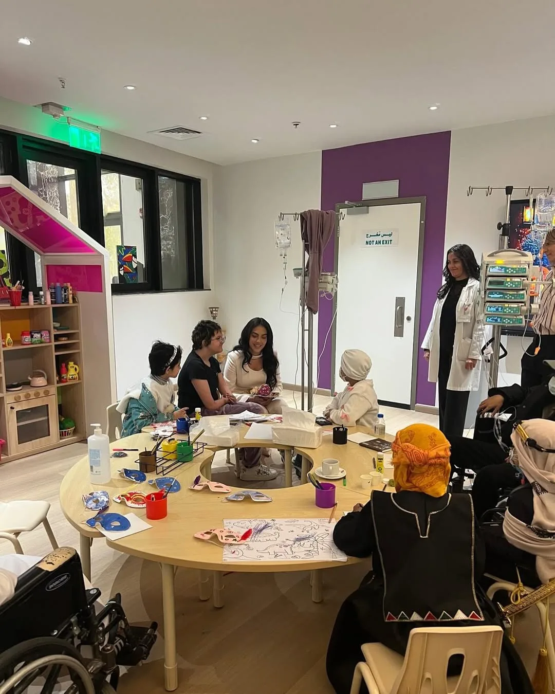 Sisi Pemurah Georgina Ratu Hati Ronaldo, Walau Hidup Mewah Suka Kongsi Rezeki & Lawat Kanak-Kanak Di Hospital! 22 Sisi Pemurah Georgina Ratu Hati Ronaldo, Walau Hidup Mewah Suka Kongsi Rezeki & Lawat Kanak-Kanak Di Hospital!