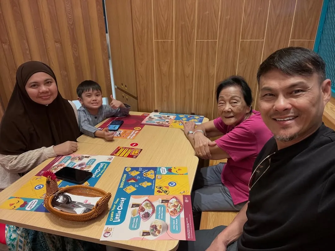 Ibu Adam Corrie Meninggal Dunia, “Walau Saya & Ibu Berlainan Agama, Saya Tetap Di Sisi Hingga Akhirnya.”