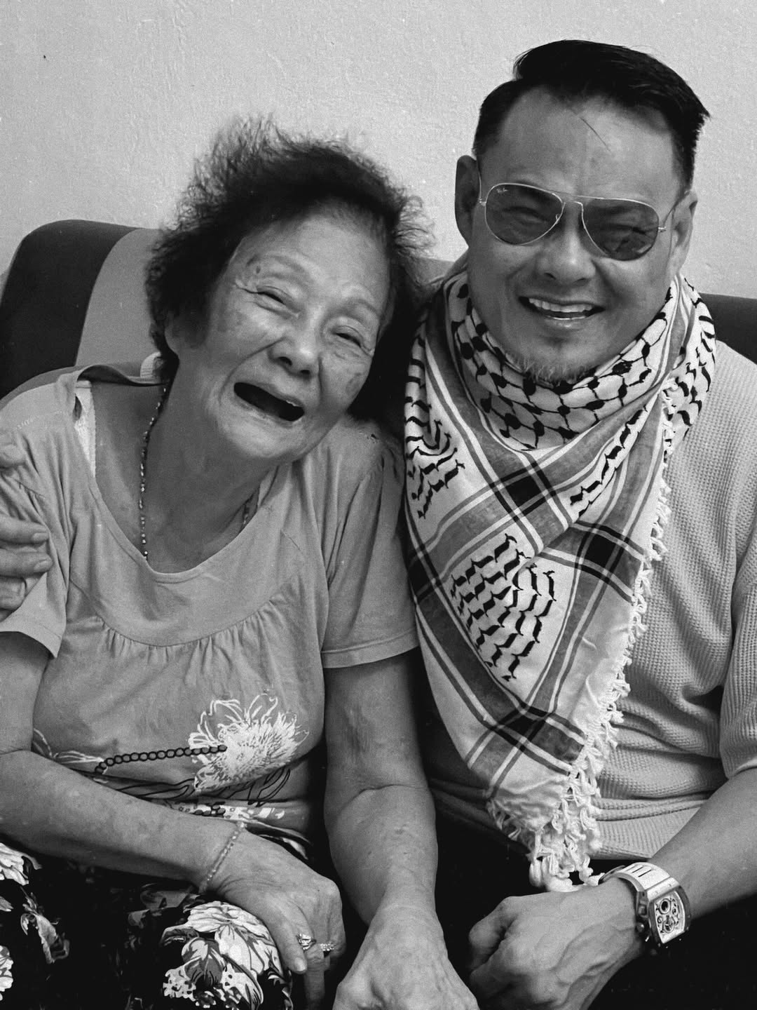 Ibu Adam Corrie Meninggal Dunia, “Walau Saya & Ibu Berlainan Agama, Saya Tetap Di Sisi Hingga Akhirnya.”