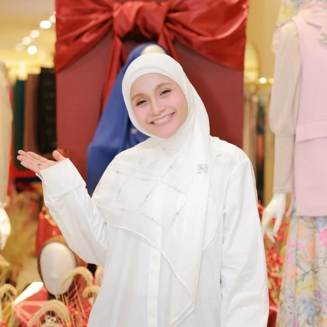 “Insan Yang Sangat Baik Budi,” Datin Anne Ngasri Tuju Ucapan Istimewa Buat Suami Sempena Anniversary Ke-13! 14 “Insan Yang Sangat Baik Budi,” Datin Anne Ngasri Tuju Ucapan Istimewa Buat Suami Sempena Anniversary Ke-13!