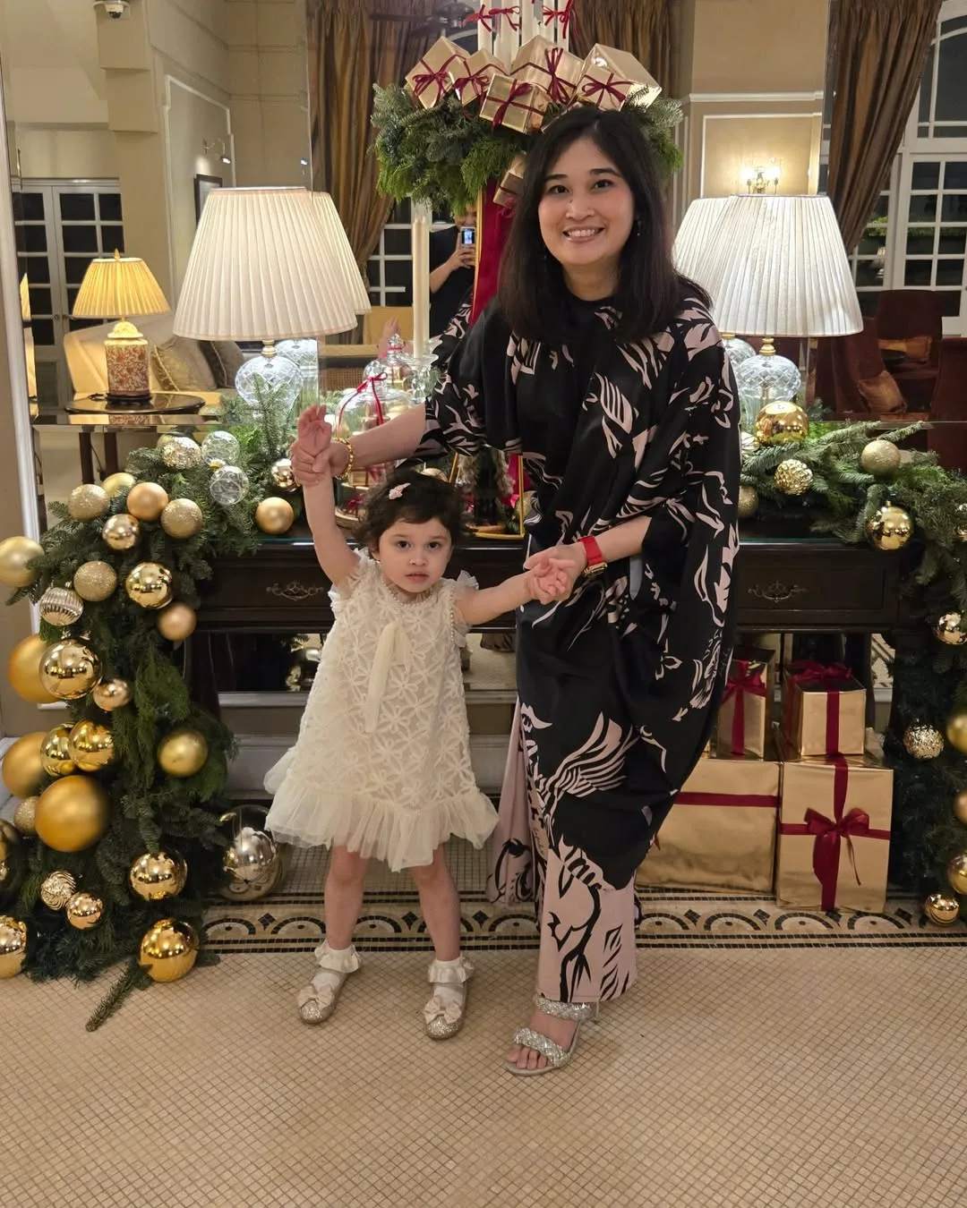 Rezeki 6 Tahun Kahwin, Datin Sri Tasha Sarat Hamil Anak Kedua & Teruja Bakal Timang Seorang Lagi ‘Puteri’!