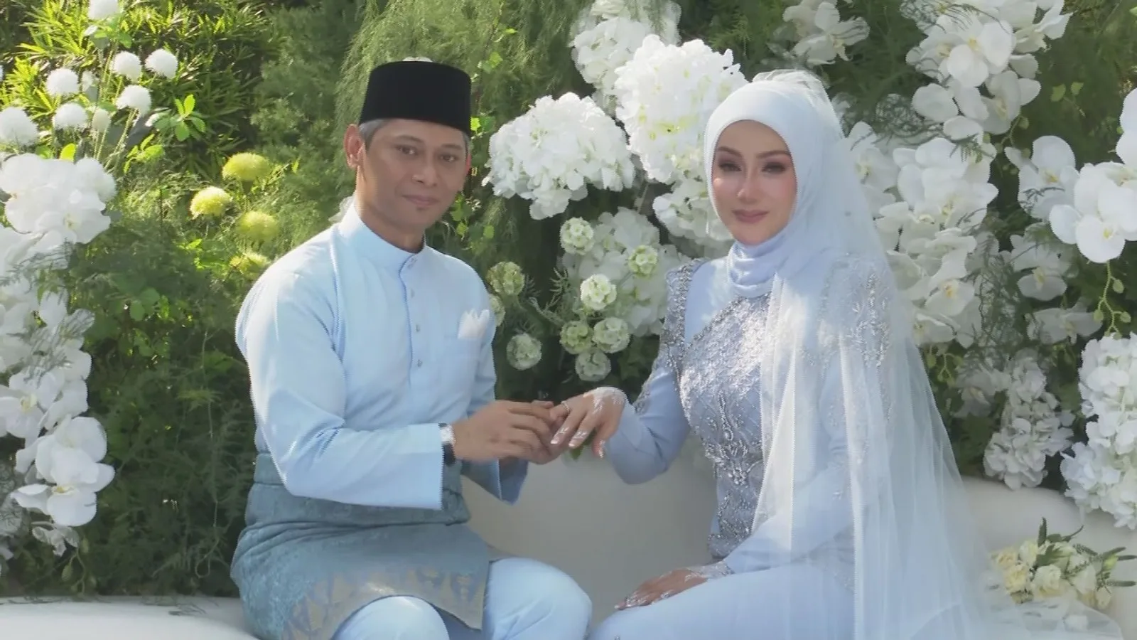 24 Dinar Emas Atau 102 Gram Jadi Mas Kahwin, ‘Sepohon’ Bunga Emas Jadi Tarikan ‘Wedding’ Erra Fazira & Mr E!