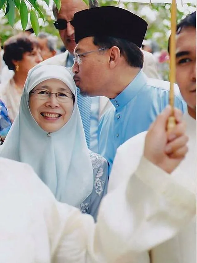 Dato' Seri Dr Wan Azizah Sambut Ulang Tahun ke-73, PMX Titip Ucapan 'Sweet' Buat Isteri! 6 Dato’ Seri Dr Wan Azizah Sambut Ulang Tahun ke-73, PMX Titip Ucapan ‘Sweet’ Buat Isteri!