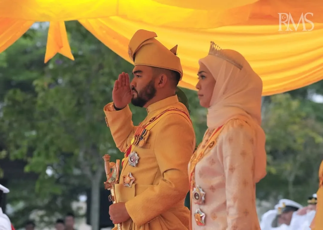 Ayu Berkebaya Songket Labuh, RMS Bahagia Datin Paduka Seri Afzaa Fadini Di Sisi Sempena Hari Keputeraan Sultan Selangor!