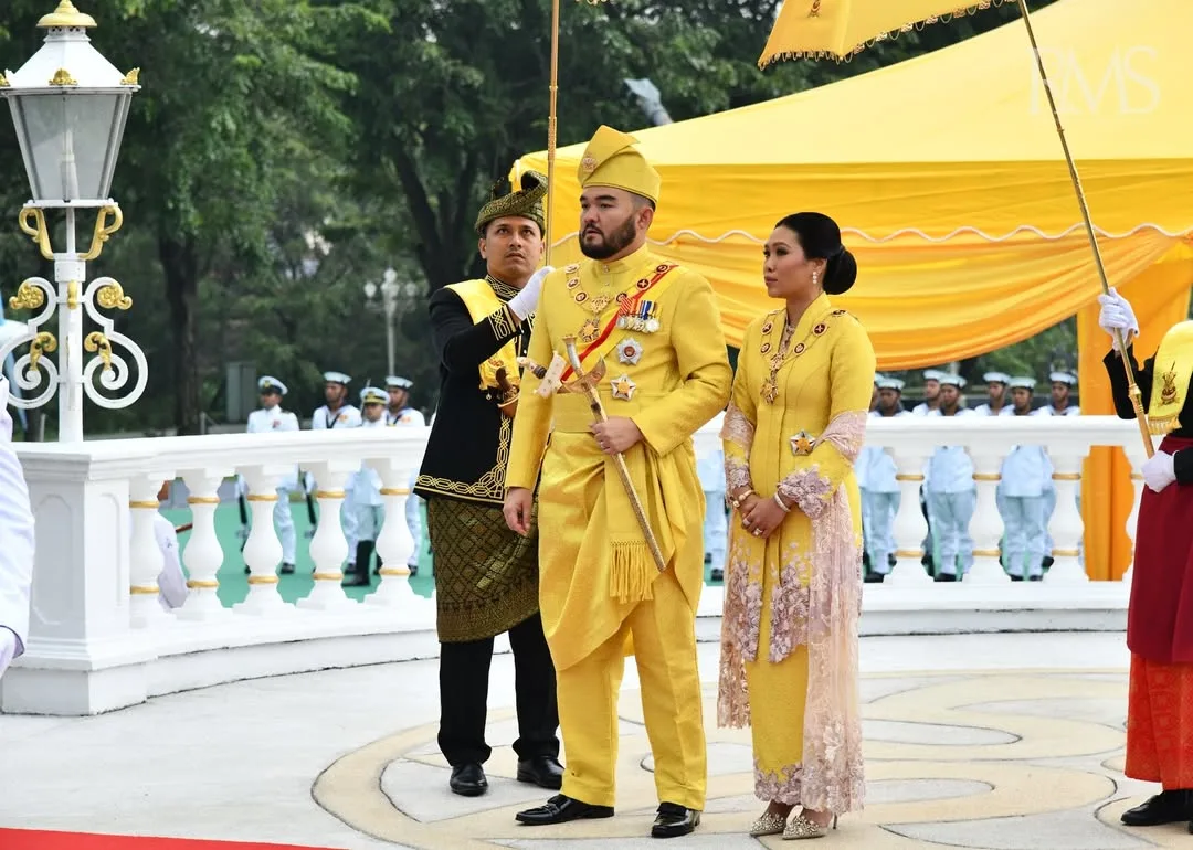 Ayu Berkebaya Songket Labuh, RMS Bahagia Datin Paduka Seri Afzaa Fadini Di Sisi Sempena Hari Keputeraan Sultan Selangor!