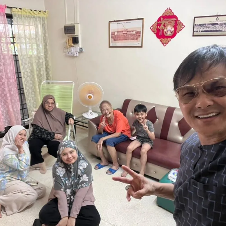 Ibu Adam Corrie Meninggal Dunia, “Walau Saya & Ibu Berlainan Agama, Saya Tetap Di Sisi Hingga Akhirnya.”