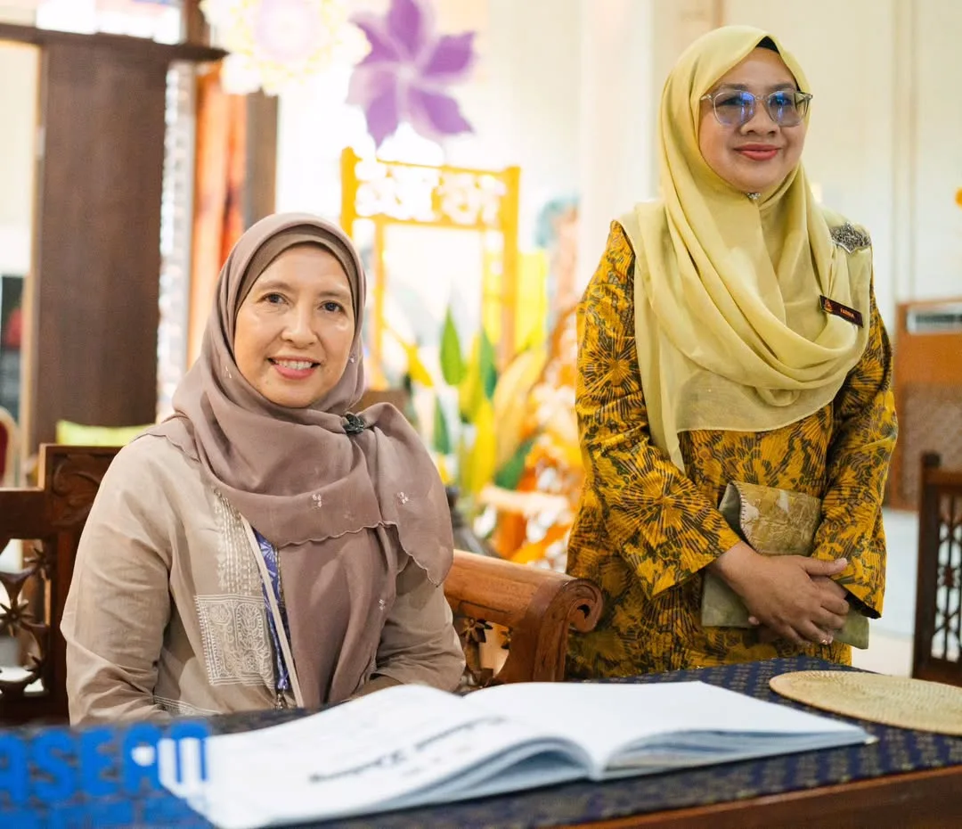 Aktif Bersenam & Fit Usia Lewat 50an, Terpikat Sisi Sederhana Datin Seri Zurwati Haslinda, Isteri Datuk Seri Johari Ghani!