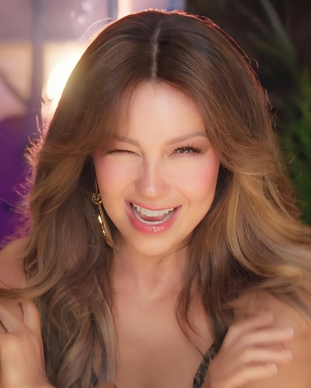 Rai Anniversary Ke-25, Thalia Bintang ‘Rosalinda’ Ini Bahagia Bergelar Isteri Taikun Muzik Hollywood!