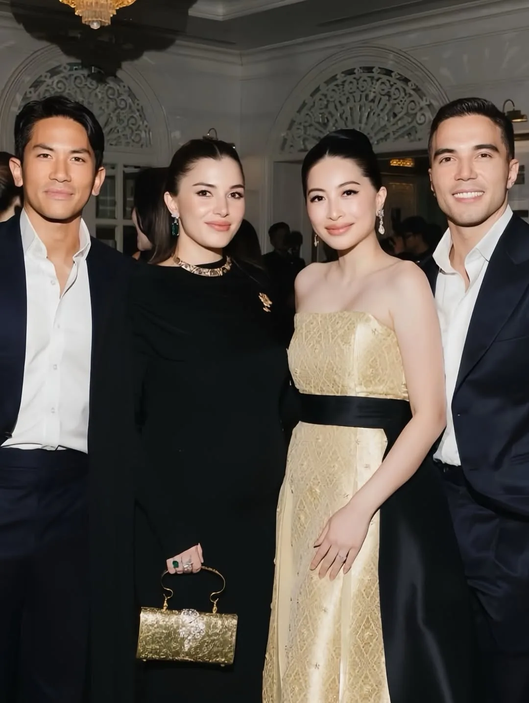 Setia Busana Hitam Klasik, Gaya Maternity YAM Pengiran Anak Isteri Anisha Rosnah Serlah Seri Ibu Hamil 12 Setia Busana Hitam Klasik, Gaya Maternity YAM Pengiran Anak Isteri Anisha Rosnah Serlah Seri Ibu Hamil