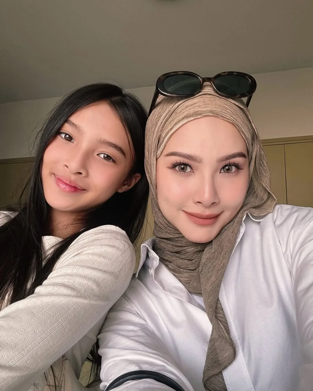 Usahawan Tudung & Ibu 3 Anak, Kejelitaan Leuniey Natasha Isteri Pemain Bola Sepak Ini Tarik Perhatian!