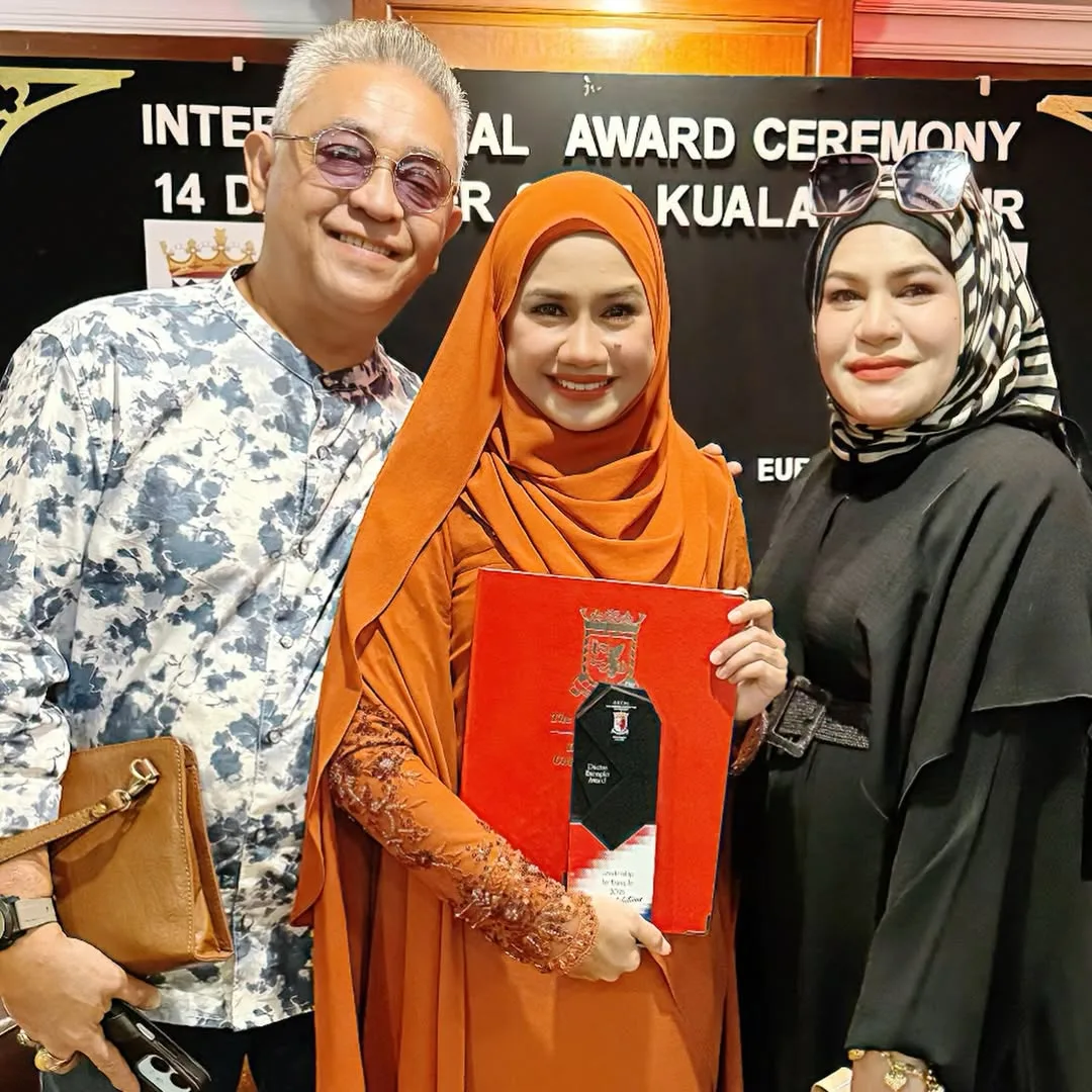 Lalui Jatuh Bangun Dunia Bisnes, Mila Jirin Terima Anugerah Kepimpinan Dari Oxford Centre for Leadership!