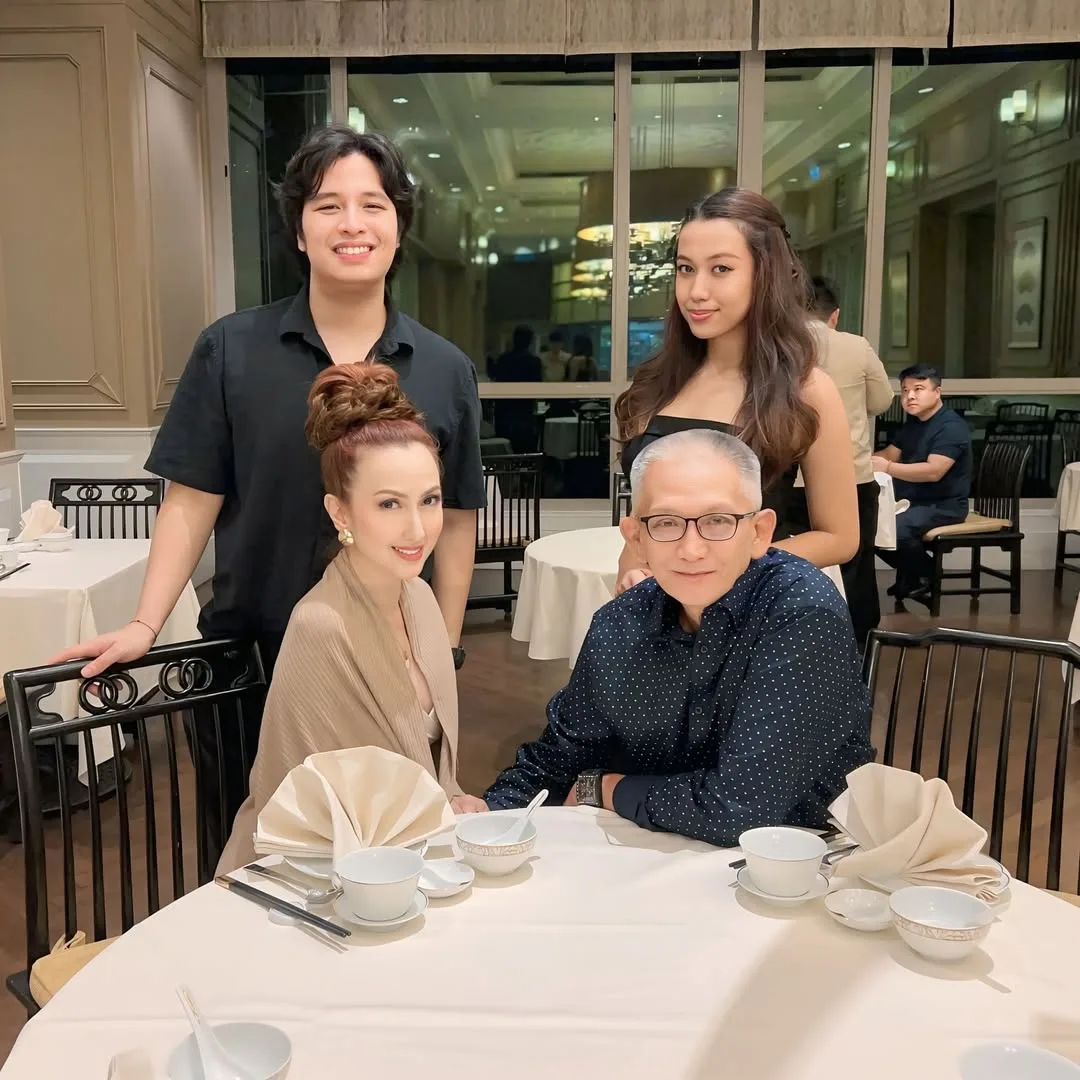 “Happy 10 Years Hubby!” Datin Seri Maria Farida Bahagia 10 Tahun Jadi Suri Hati Datuk Seri Rahman! 16 “Happy 10 Years Hubby!” Datin Seri Maria Farida Bahagia 10 Tahun Jadi Suri Hati Datuk Seri Rahman!