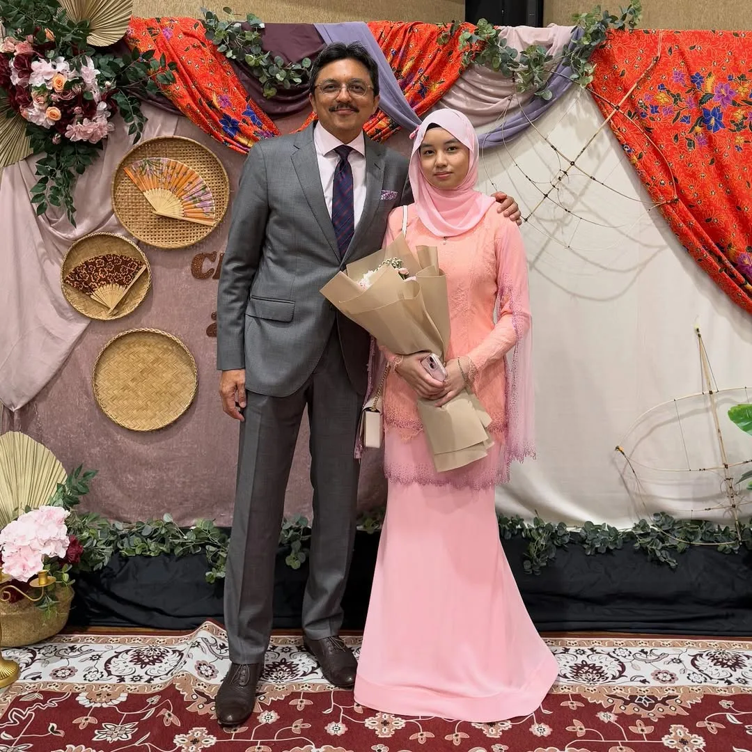 Usia 16 Tahun Engku Aleesya Capai Banyak Kejayaan, Dari Result Akademik 7A & Lancar Buku Sendiri Kini Bertemu Ulama Ternama! 13 Usia 16 Tahun Engku Aleesya Capai Banyak Kejayaan, Dari Result Akademik 7A & Lancar Buku Sendiri Kini Bertemu Ulama Ternama!