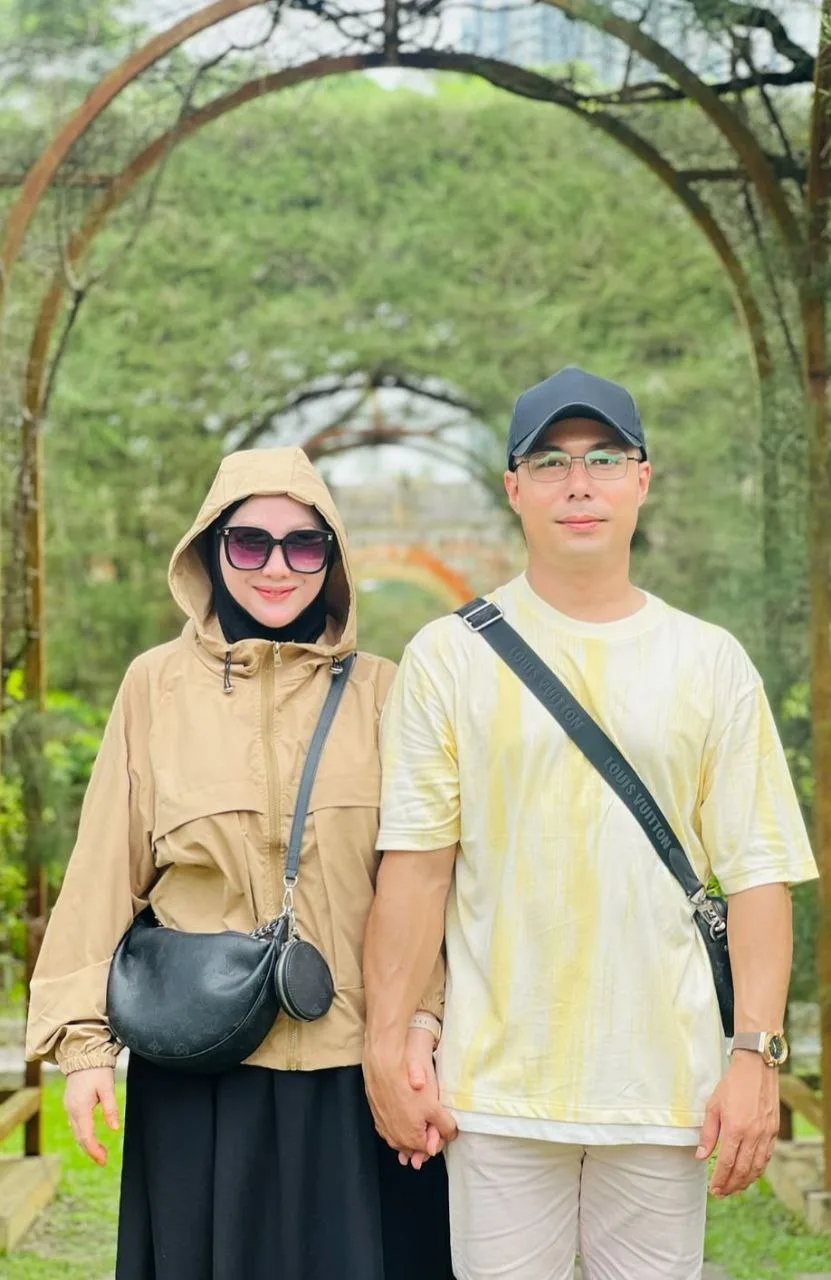 Terpikat Raut Wajah Cantik & Kulit Mulus Jue Aziz, Usia Perkahwinan Cecah Setahun Jelitawan Ini Kian Bahagia!