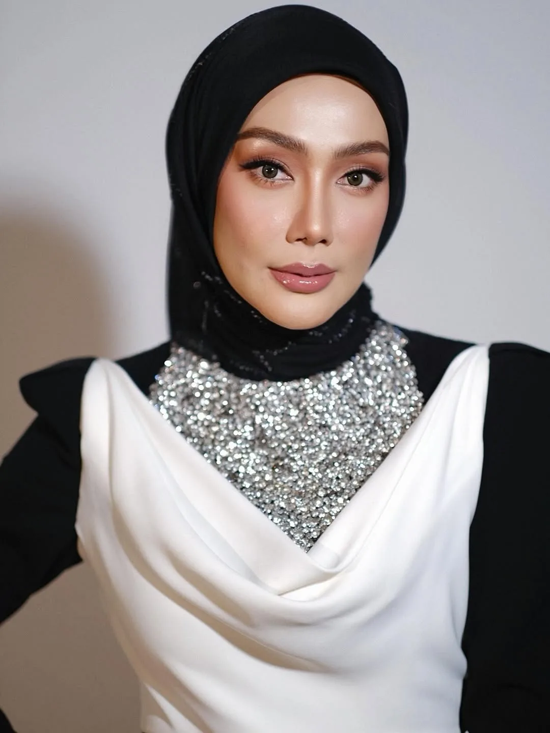 ‘Mr E’ Berjaya Pikat Hati Erra Fazira, Primadona Jelita Ini Umum Nikah 12 Disember, “Ini Berkat Doa Semua!”