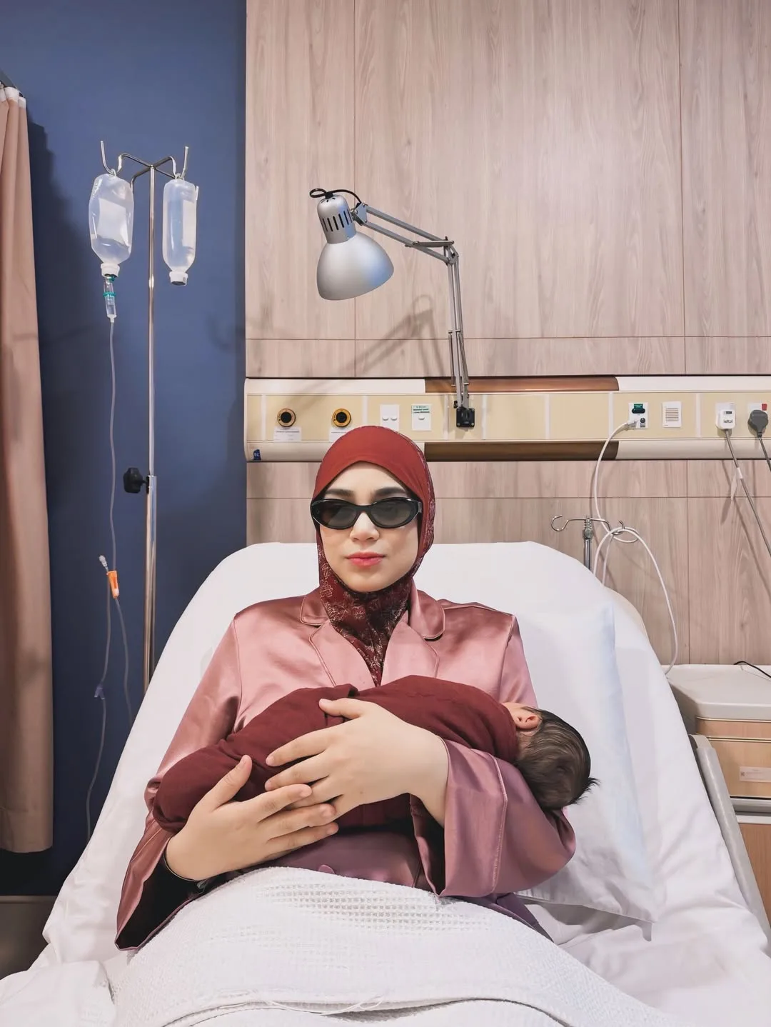 “King Number 3 Has Arrived,” Uyaina Arshad Timang Anak Lelaki! Foto ‘Slay’ Lepas Bersalin Curi Tumpuan