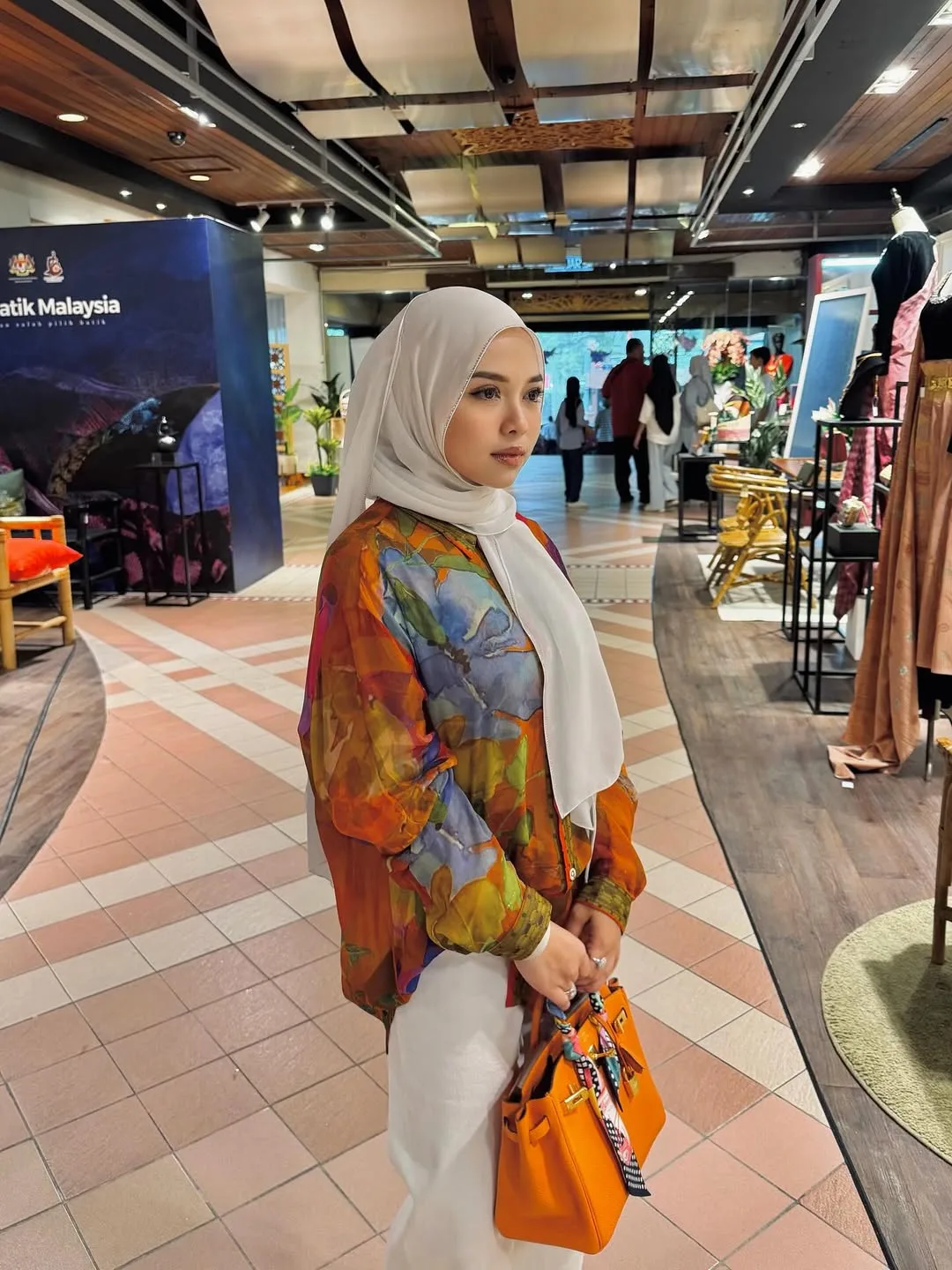 Hamil Anak Ke-4, Usahawan YNALEE ‘All Out’ Raya Ini Ligat Siapkan Koleksi Lebaran & Biskut Raya!