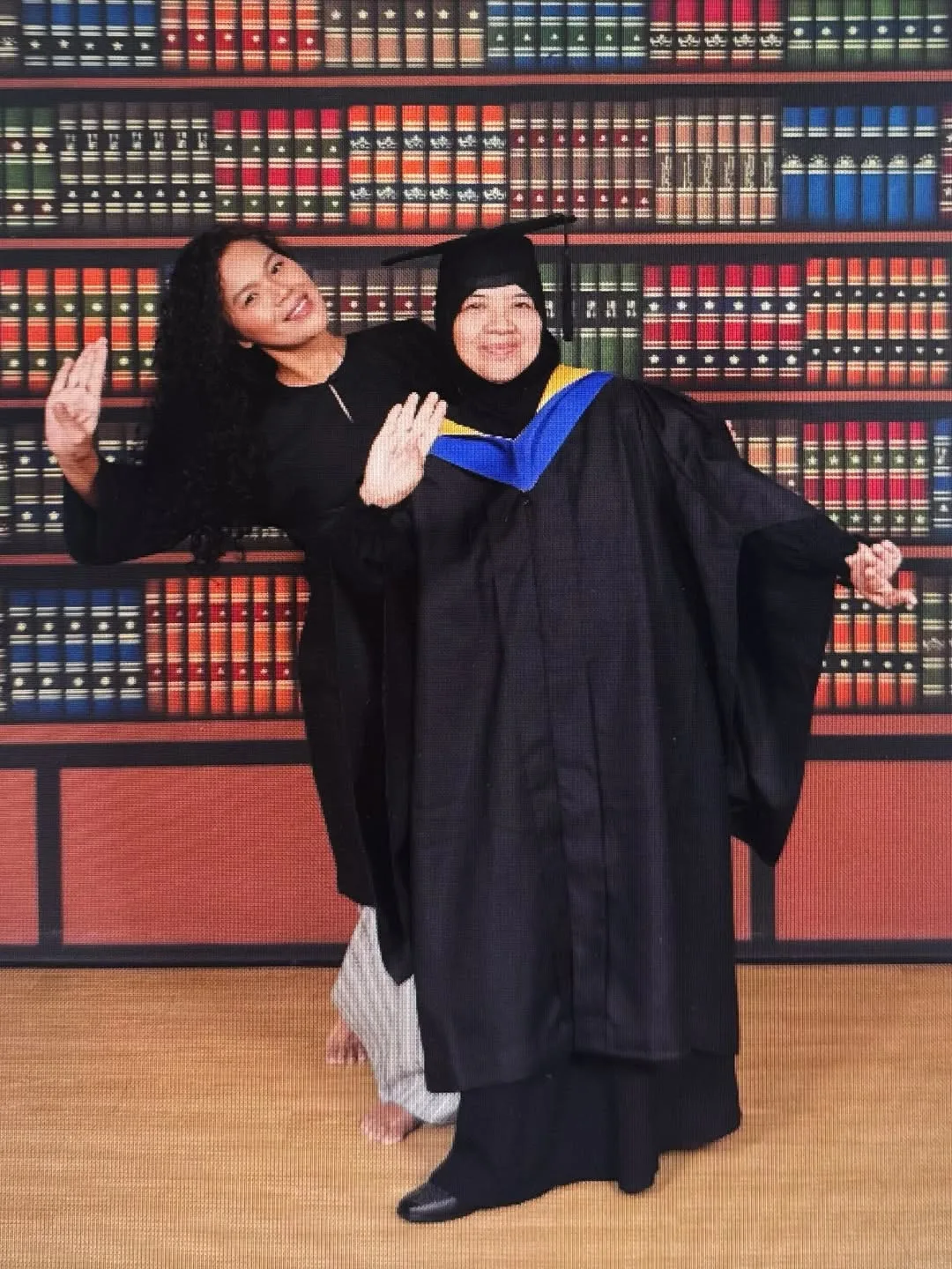 Bersengkang Mata Sambung Belajar, Kerja & Urus 3 Anak, Farah Ahmad Genggam Diploma Kemahiran Malaysia Jadi Inspirasi!