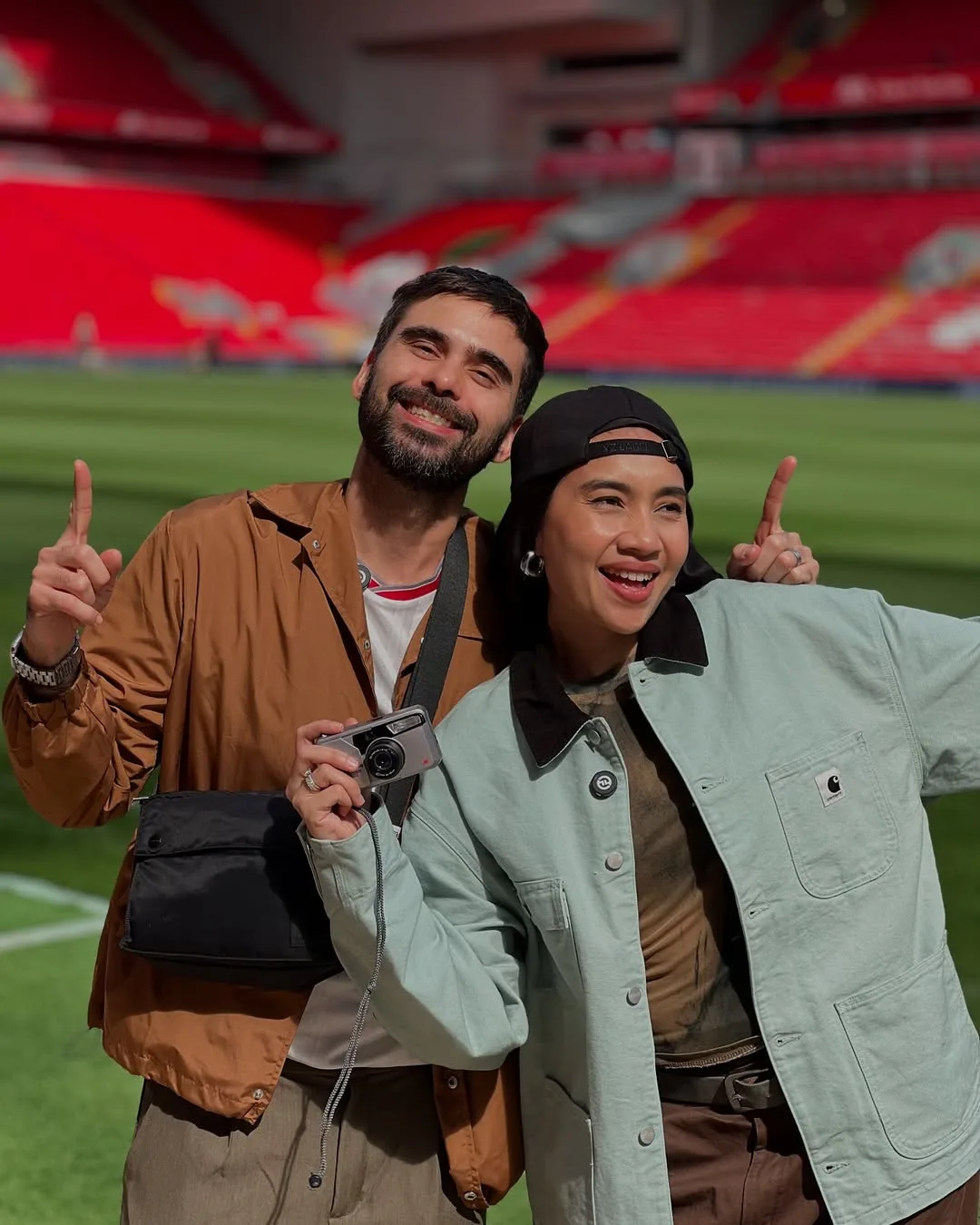 “Growing Younger With My Life Partner,” Rai Anniversary Ke-8, Yuna & Adam Bahagia Layari Rumah Tangga!